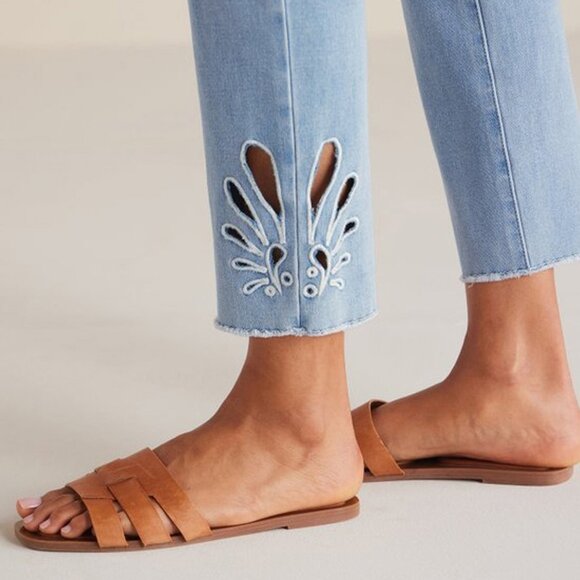 Soft Surroundings Catalina Women’s Sz 14 Jeans Light Wash Cutout Cropped Raw Hem - Picture 2 of 7